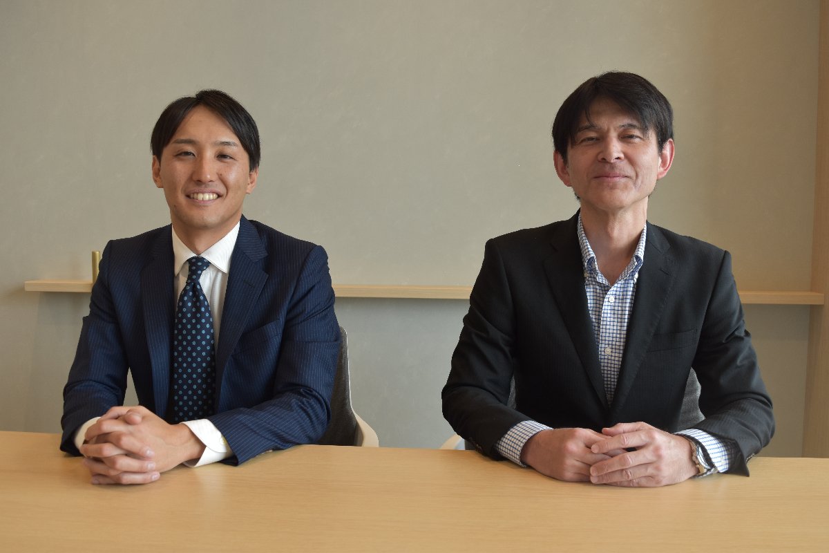 (左から尾形氏、上村氏)