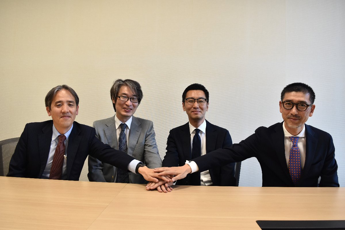 （左から、成瀬氏、藤原氏、五藤氏、武知氏）