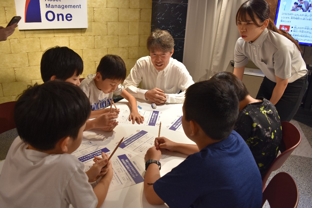 (中央は杉原社長)