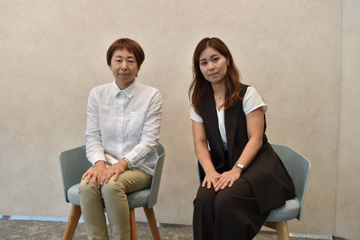 （左から沢村氏、辻本氏）