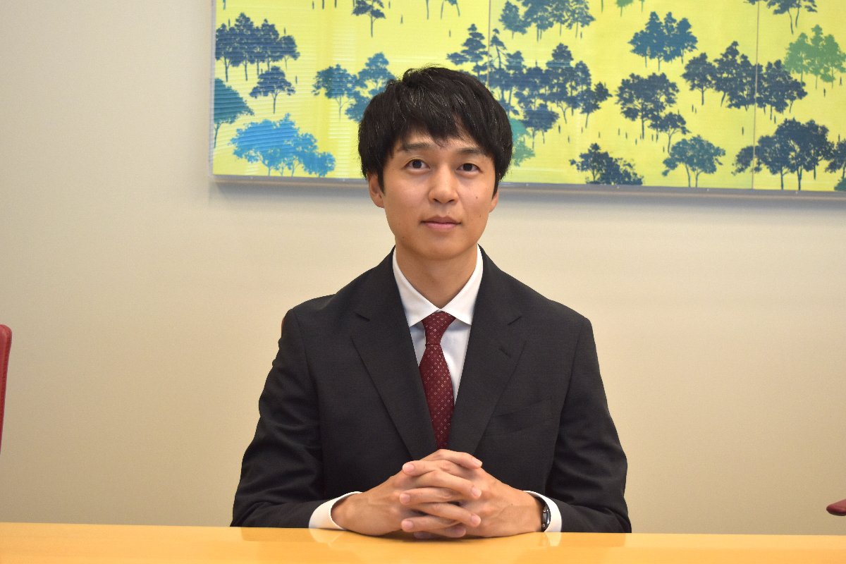 高橋諒氏