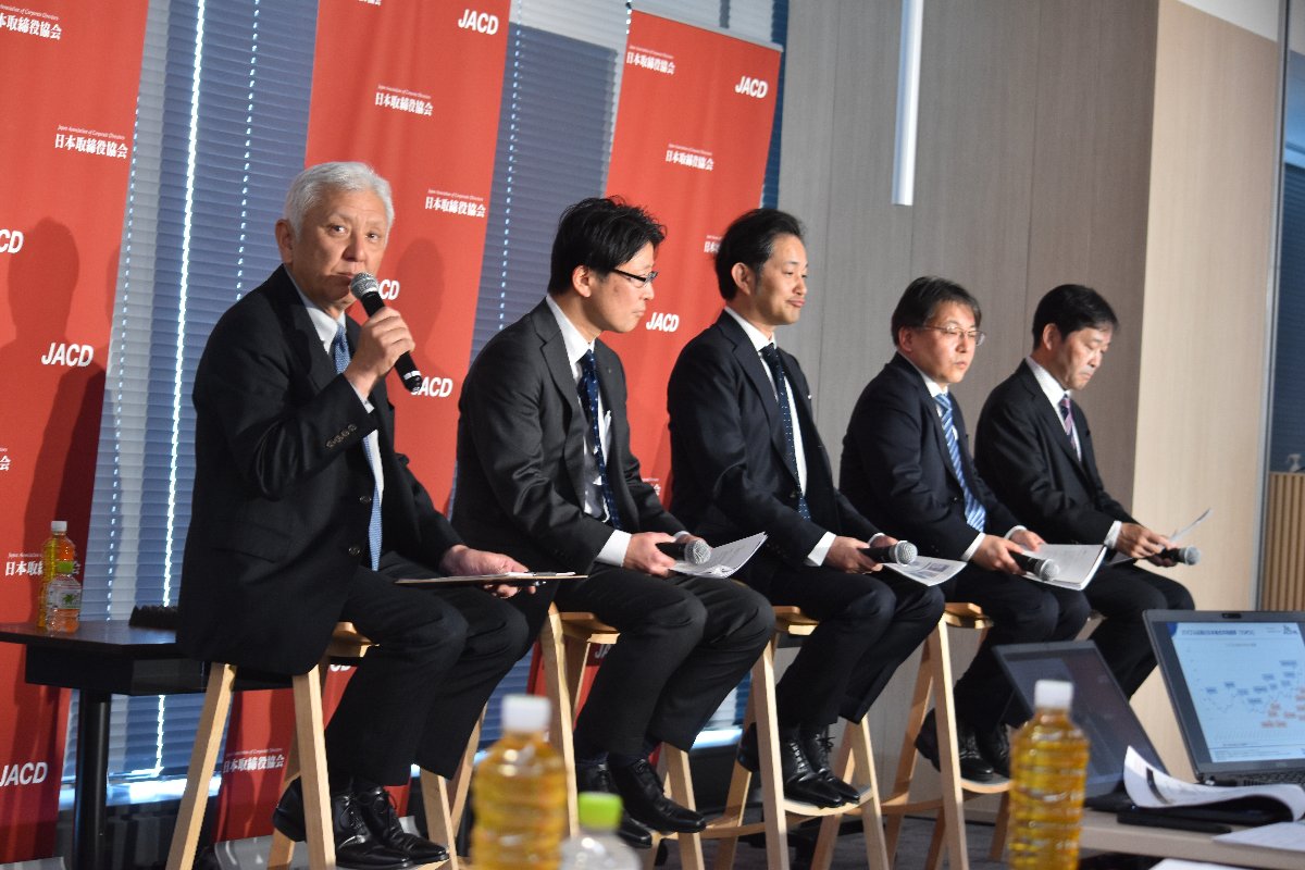（右から、猿田氏、村尾氏、酒井氏、下西ノ園氏、本荘氏）