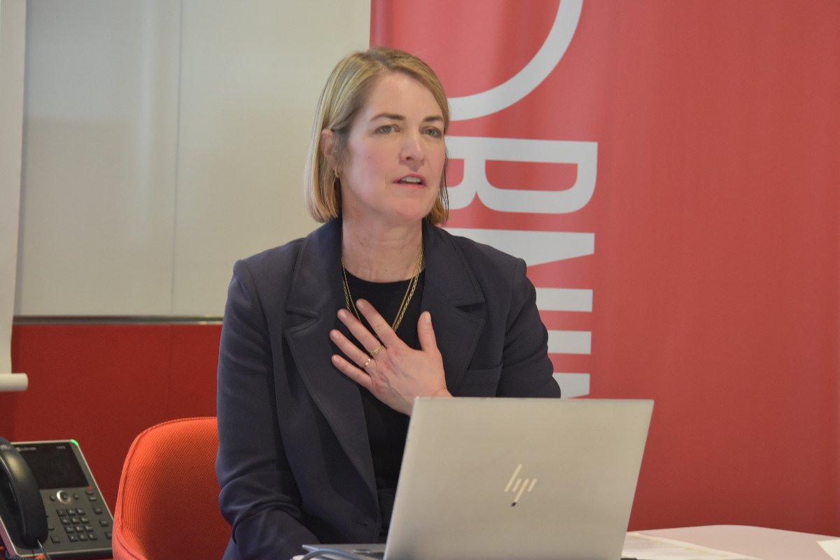 （ローラ・ラットン氏）