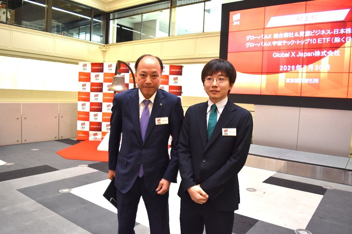 （左から、藤岡社長、中村編集長）