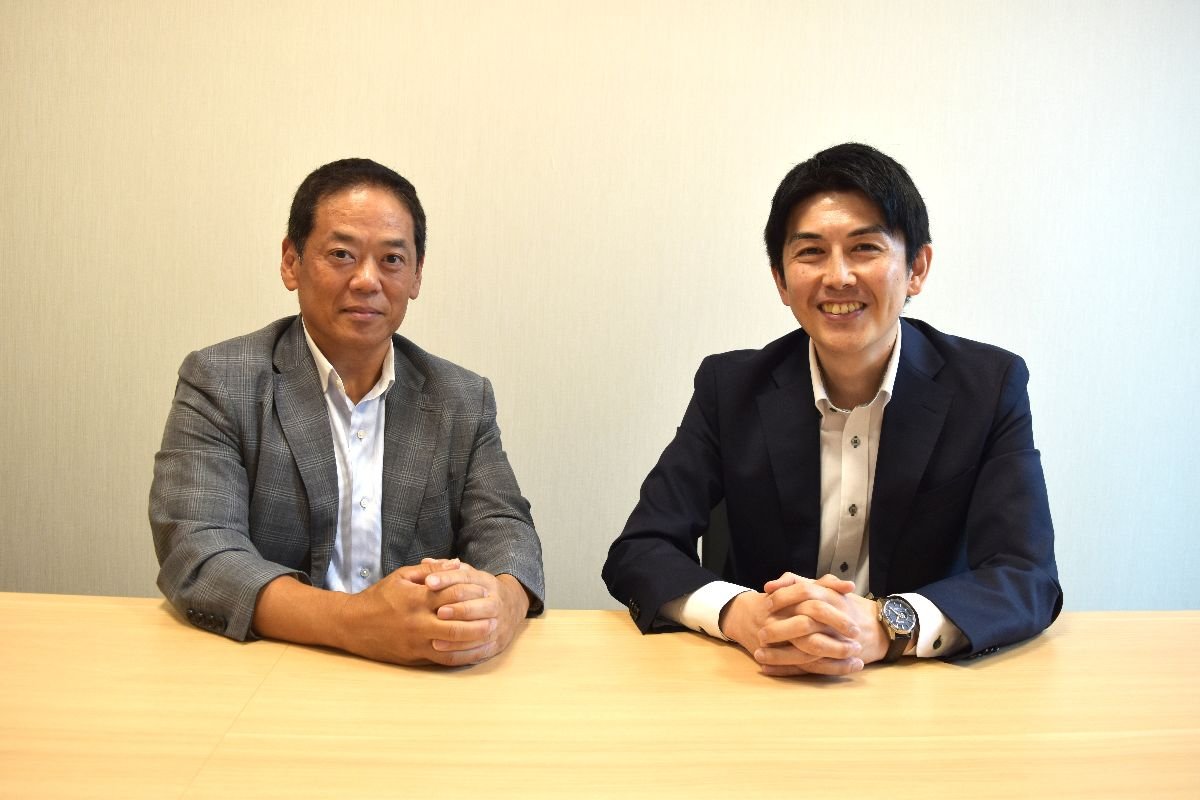 （左から岩本氏、小林氏）