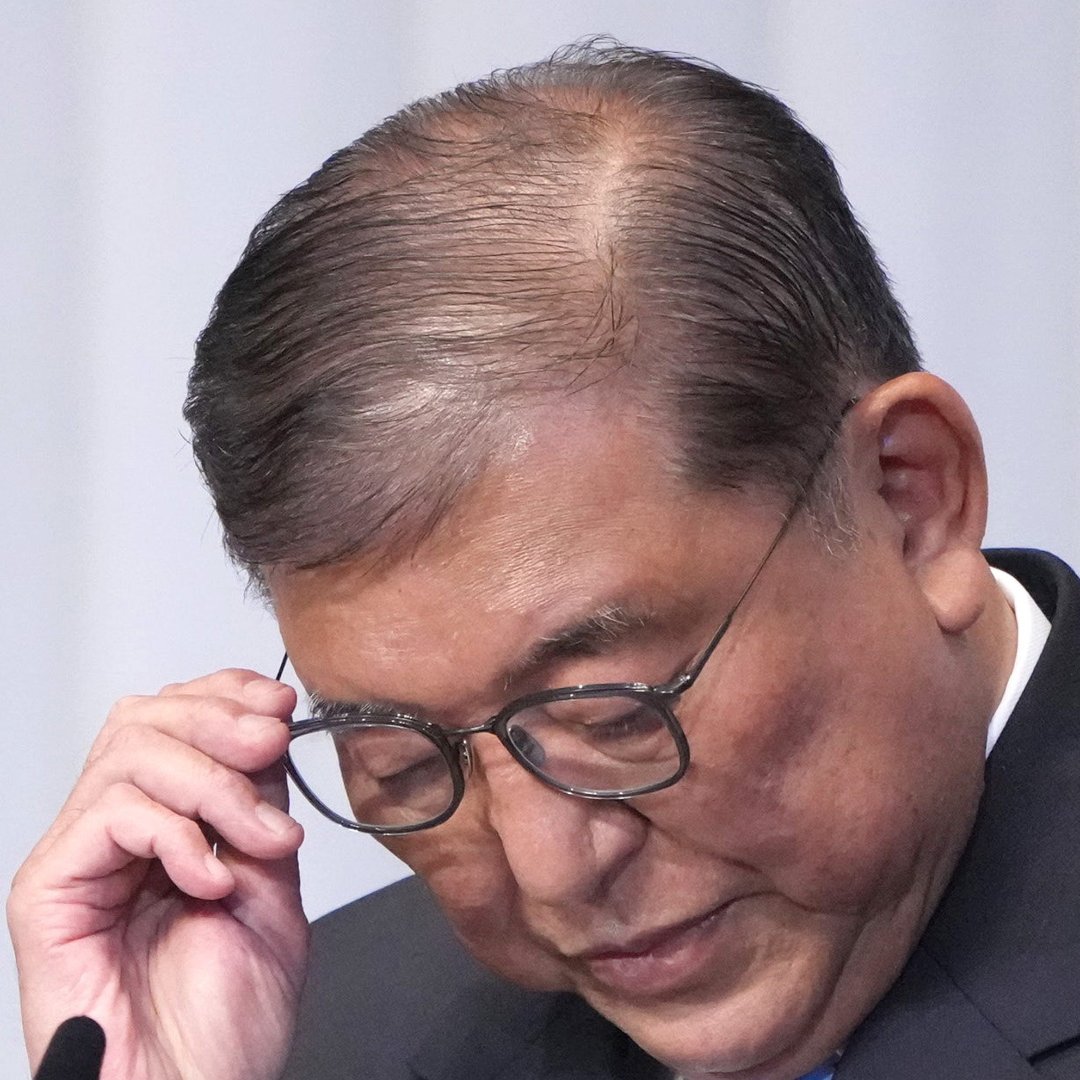 歴史的敗北で政権苦境