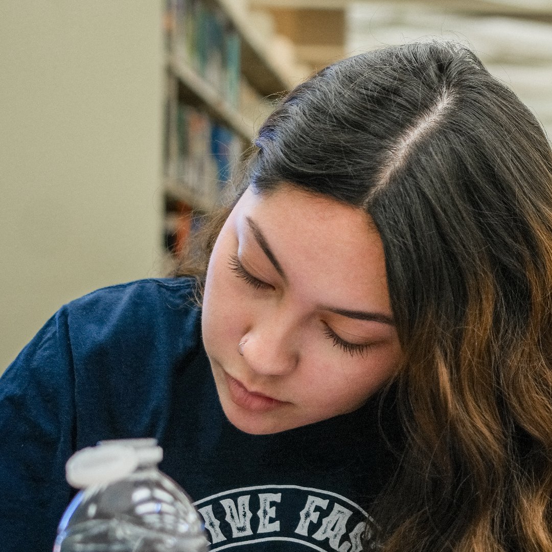 英学生ローン、負担増に不満