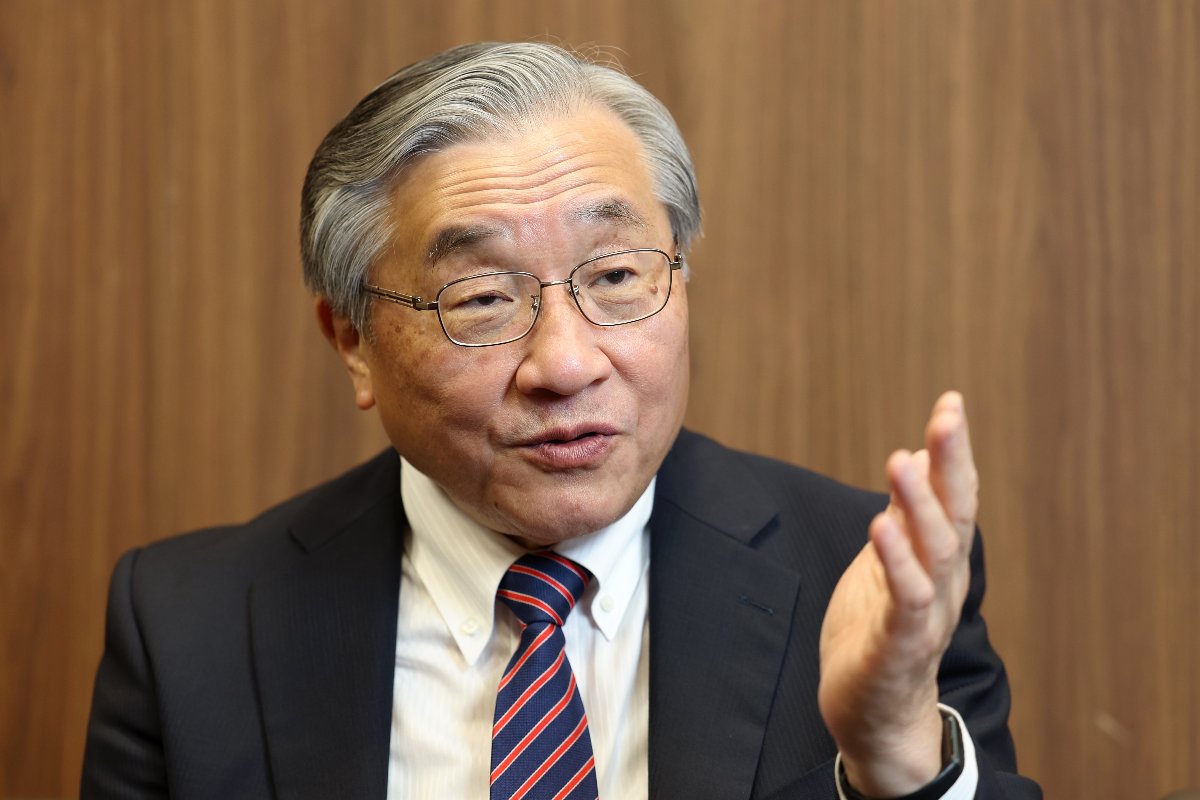 インタビューに答える東京金融取引所の廣田拓夫社長＝４月９日、東京都千代田区